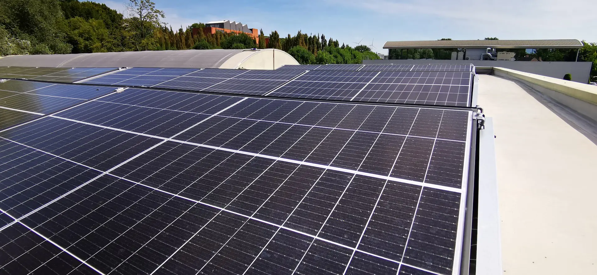 Zonnepanelen op bedrijfsgebouw Herentals